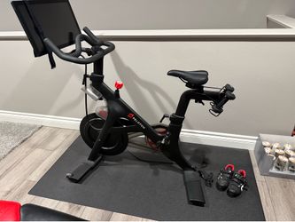 Peloton-Red/Black