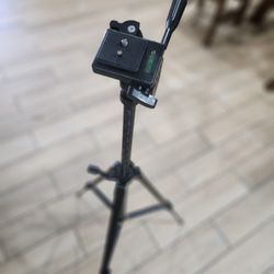 Sunpak 5200DLX Tripod for Digital Cameras Lightweight 52" *No Smartphone Adapter*