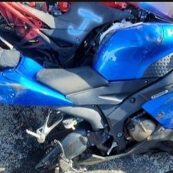 kawasaki ninja zx 636 zx6 r 05-06 TITLE CLEAN frame bent in front  good engine low miles racing pipe as is 1400 firm