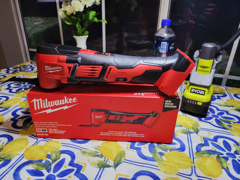 Milwaukee M18 18V Lithium-Ion Cordless Oscillating Multi-Tool (Tool-Only)