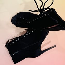 Aldo Black Lace Up ( W/zip) Style Heel Boots 🛍️