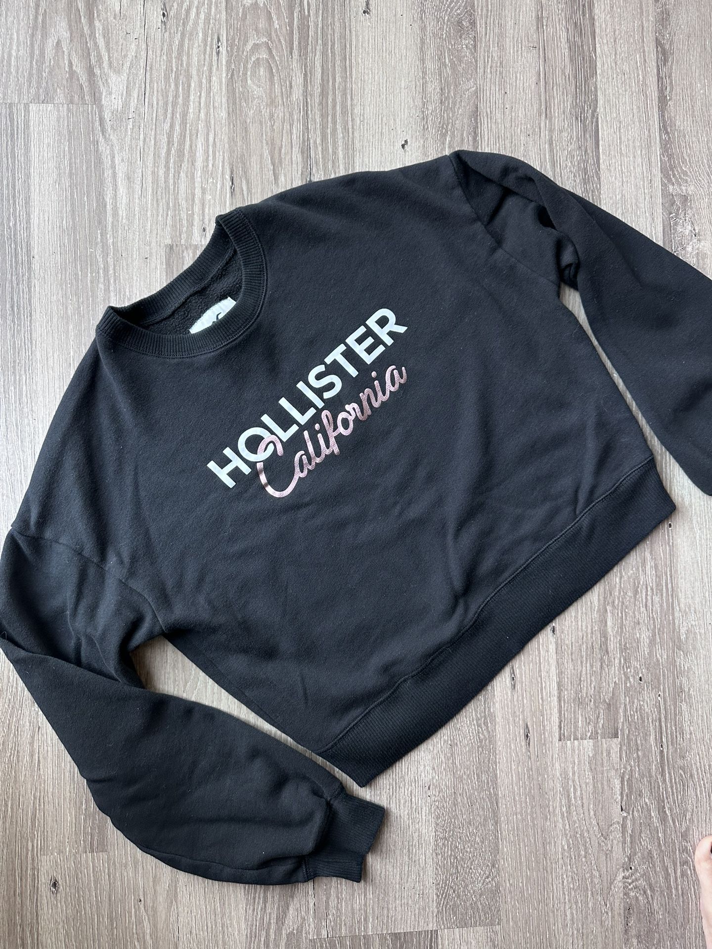 Hollister Women’s Crewneck! (Size S)