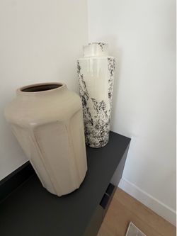 Set of decorative vases