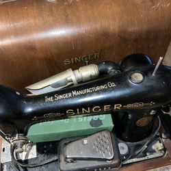 Singer Sewing Machine 