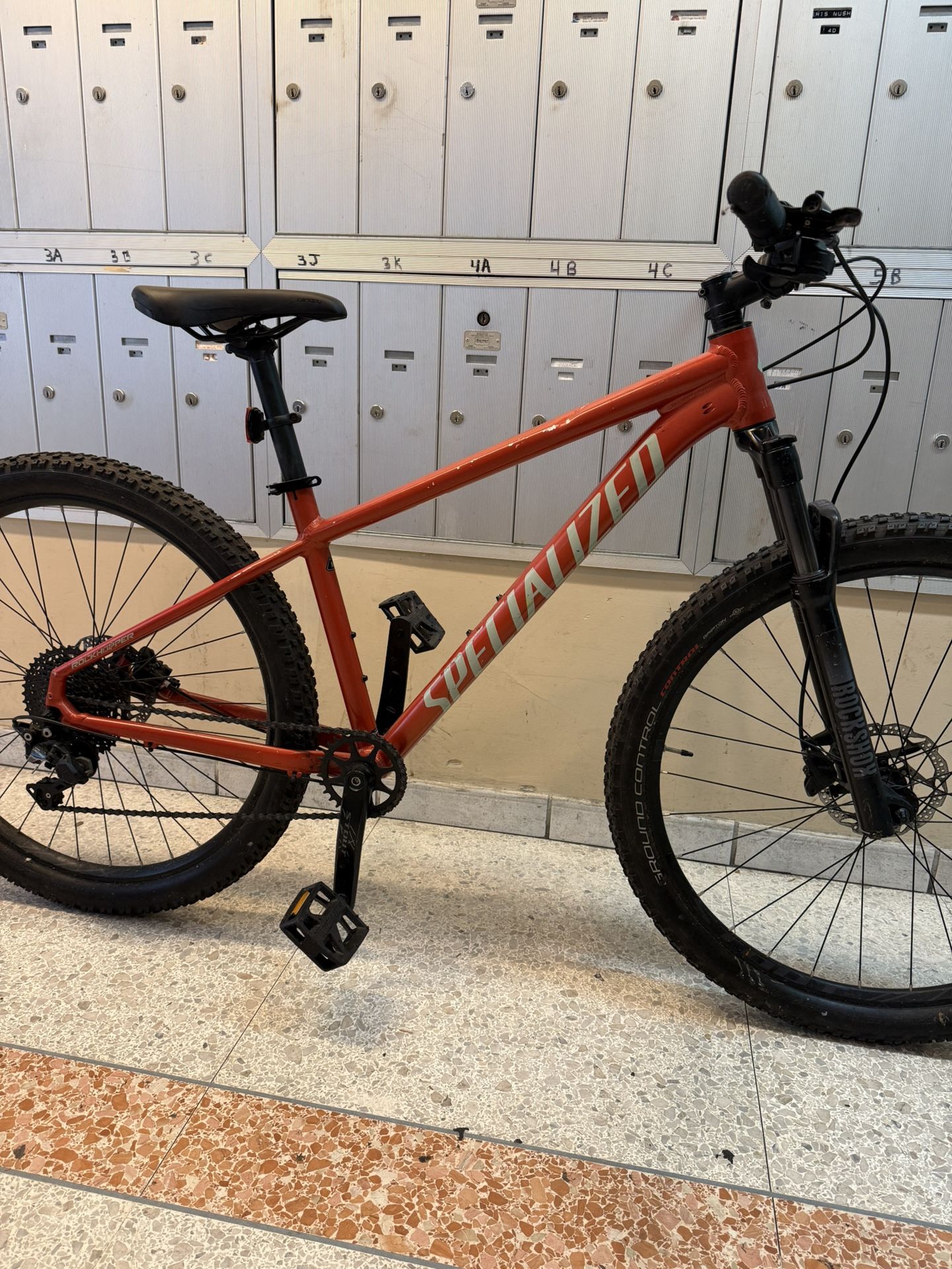 SPECIALIZED ROCKHOPPER…