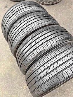 205/55r17 Kumho tires con 80% de Vida las 4