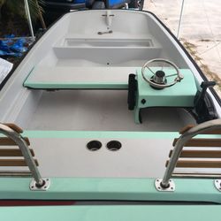 Boston whaler seats and console for 13’