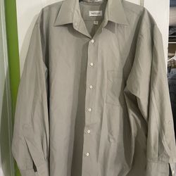 Van Heusen Men's Dress Shirt Size 17 &1/2  32/33