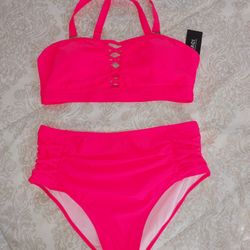 New Beautiful Bathing Suit Size 18. See Photos.  Cash Pickup Only!!