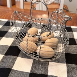 Vintage 60’S Primitive Farmhouse Country Chicken Wire Basket 
