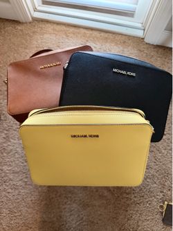 3 MICHAEL KORS Crossbody’s