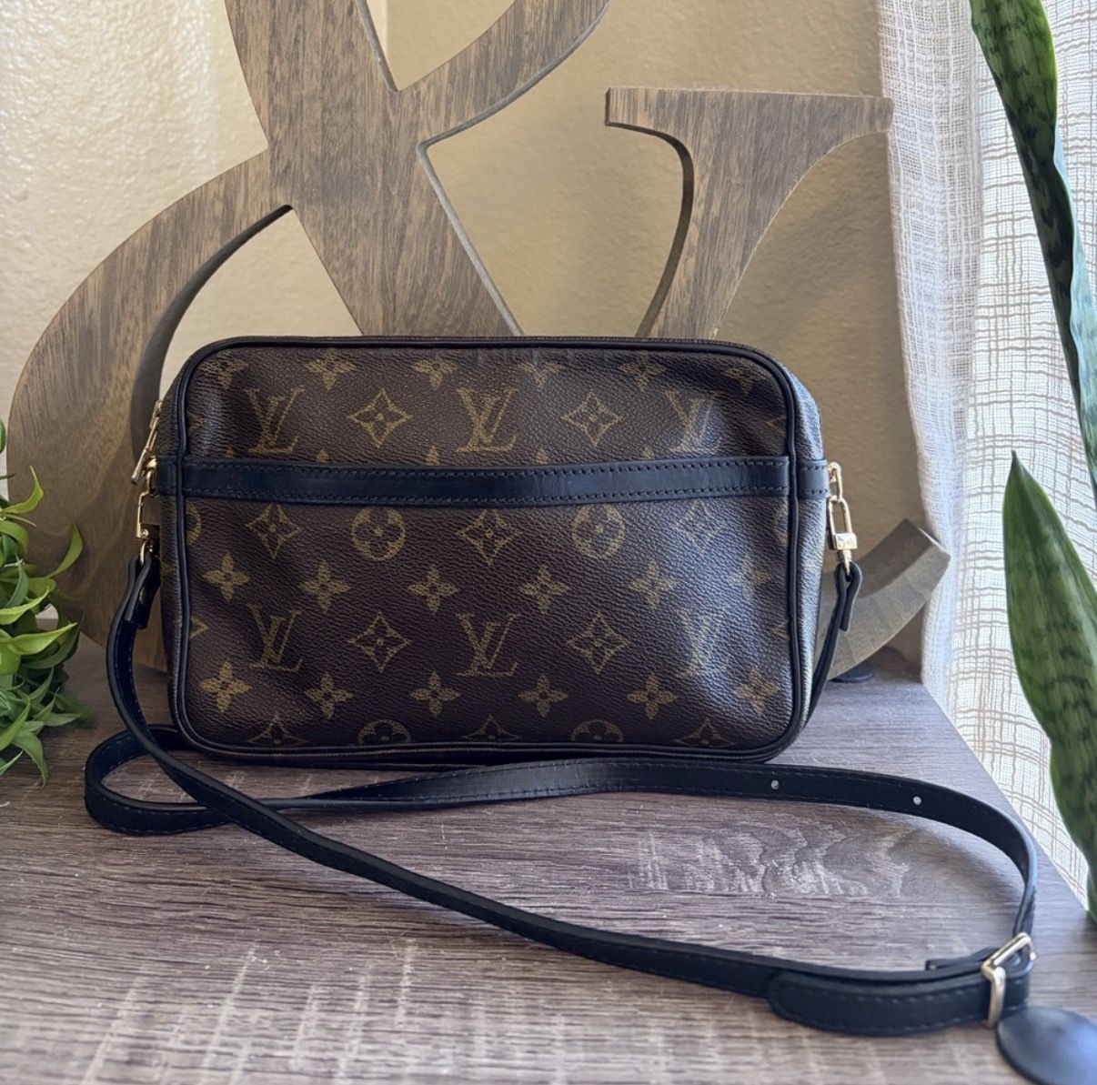 Louis Vuitton Monogram Bag + Adjustable Shoulder Strap / Crossbody Black
