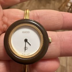  vintage Gucci "Change Bezel" watch,