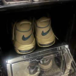 Nike More Uptempo Size 8.5