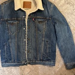 Levi’s Sherpa Lined Denim Trucker Jacket Size M Blue Button Front Classic