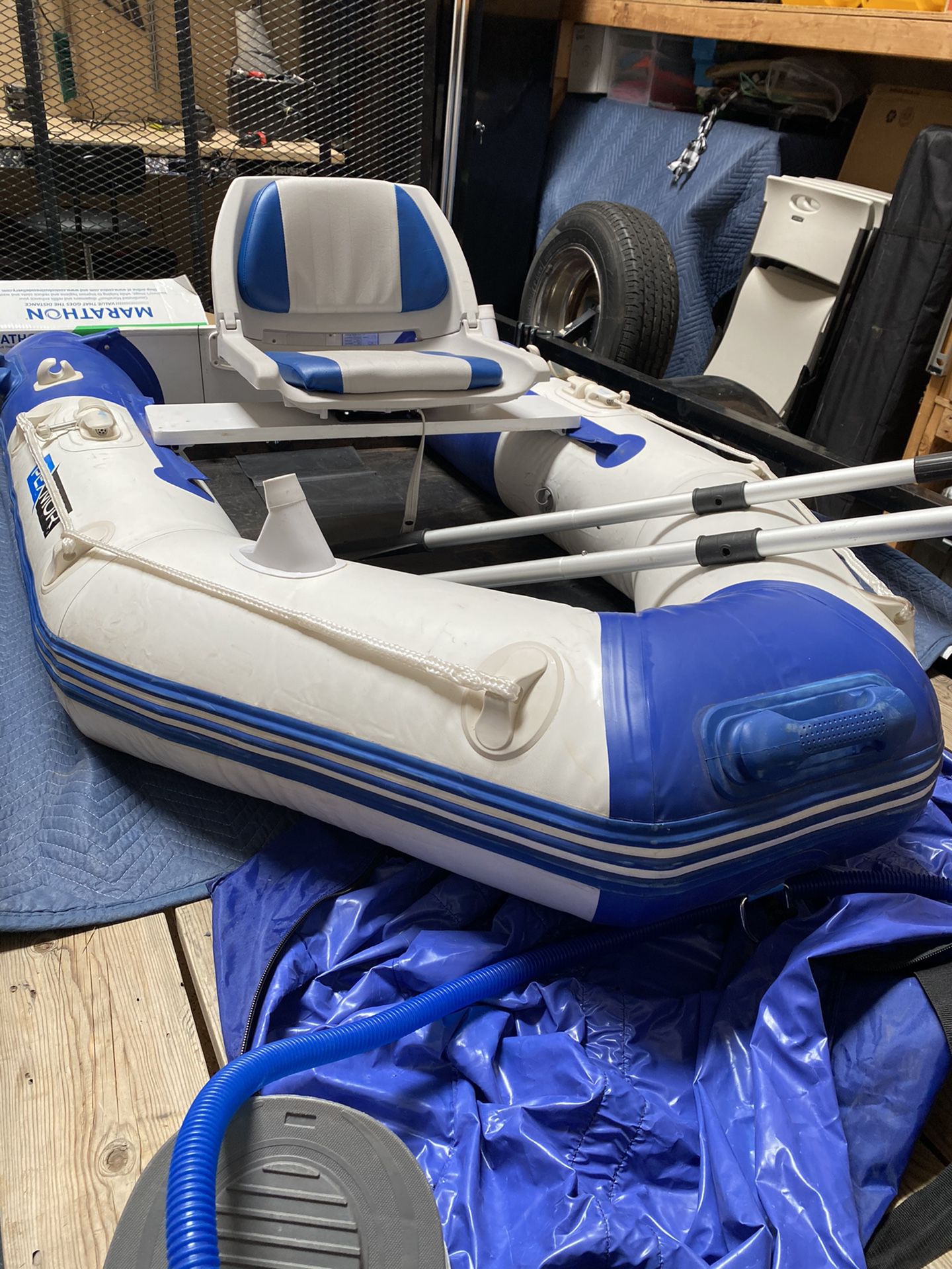 Photo Inflatable boat with extras