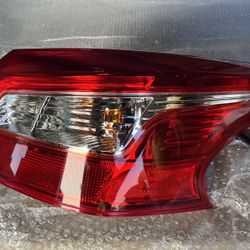 16-19 Nissan Sentra Tail Light 