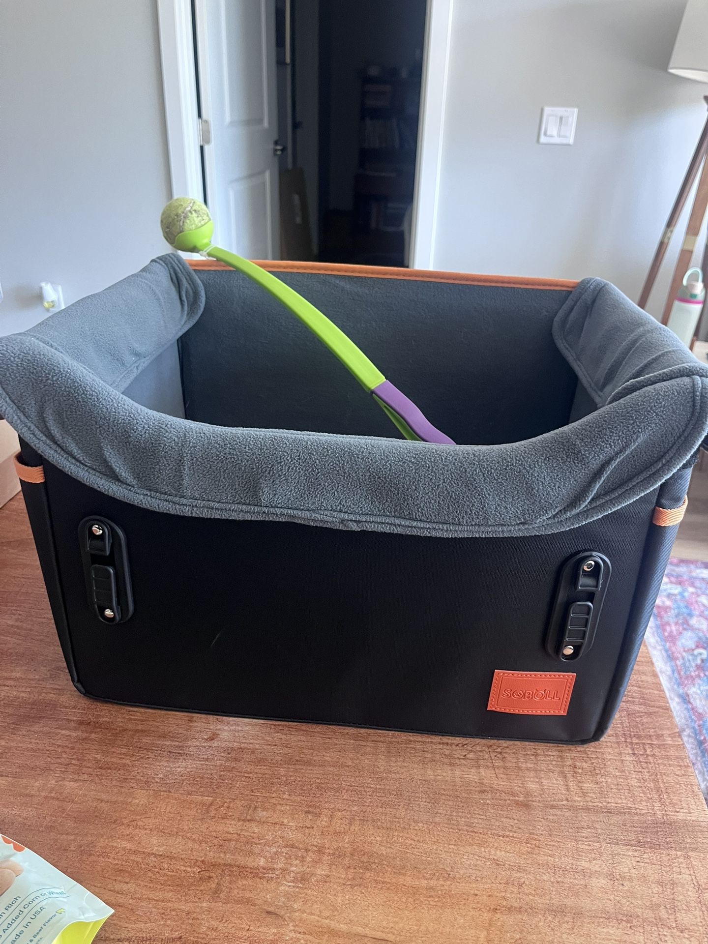 Pet Car Seat/carrier And Ball Chucked