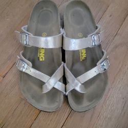 Viking Sandals Sz 38 7.5/8