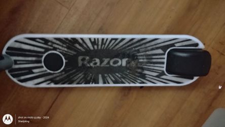 Razor Color Rave electric scooter 7.5 mph