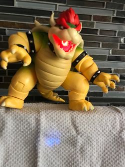 Super Mario bro 7” Bowser action Figure W-Fire like new