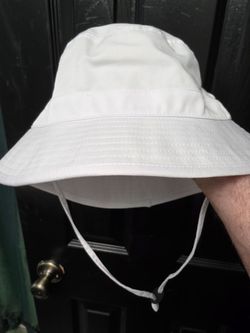 BUCKET HAT