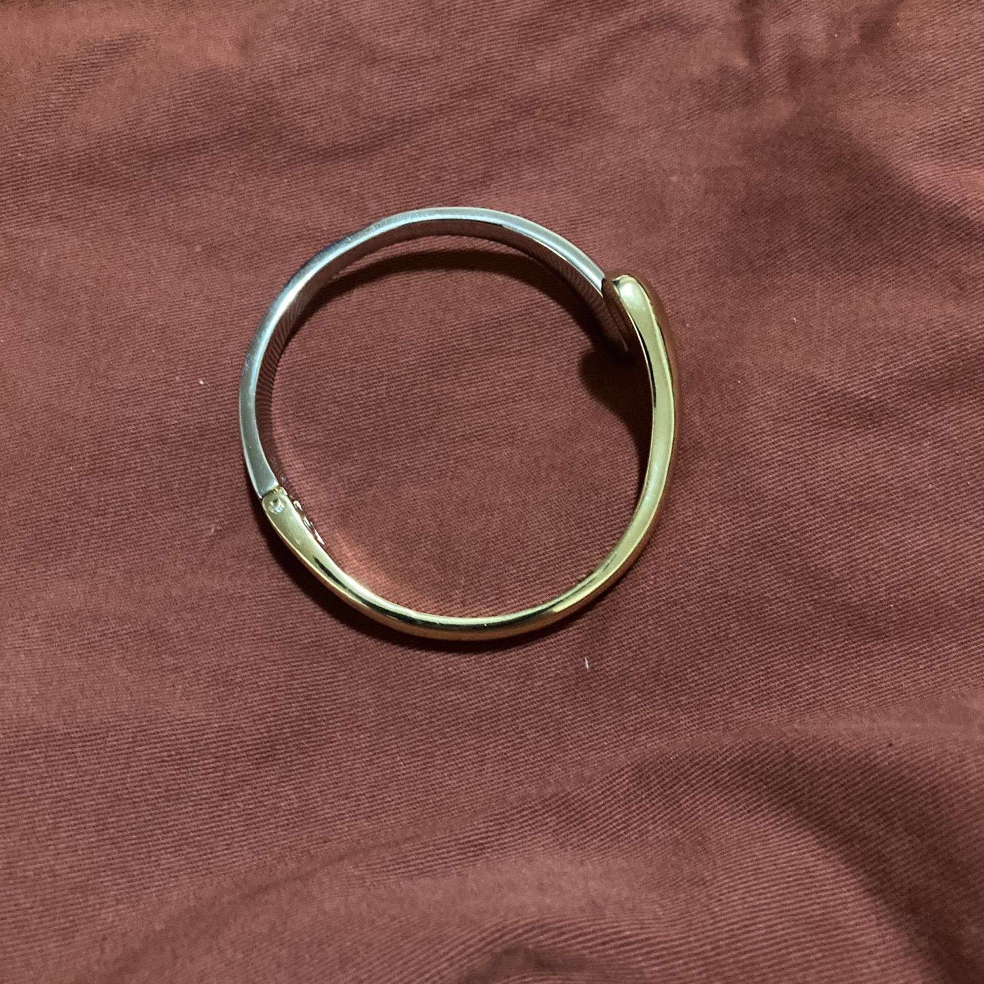 Woman's bracelet loft