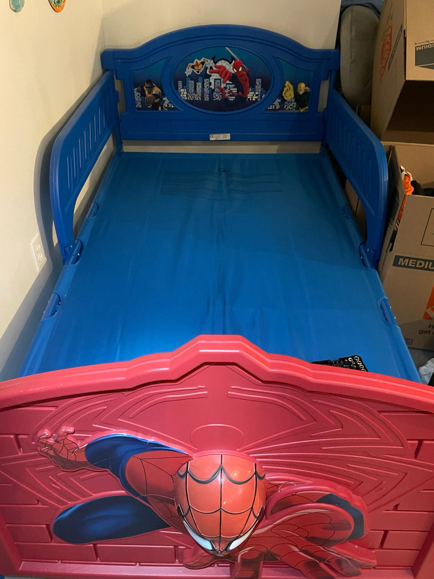 Marvel Spider Man Plastic 3D-Footboard Twin Bed by Delta Children