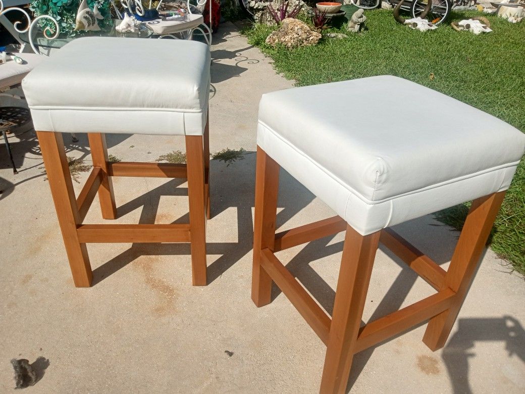 Pair of Backless Counter Height Stools for Sale in Pompano Beach, FL