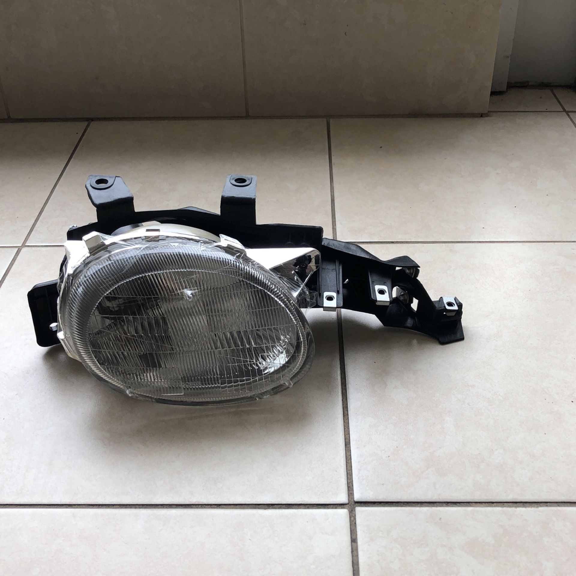 Dodge Neon 1995 To 1999 Head Light Assembly Passenger Side W/ Blue
