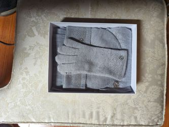 Calvin Klein Glove Scarf Beanie Set