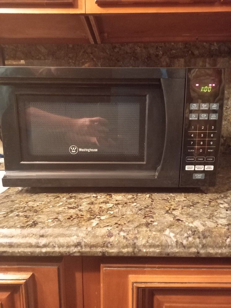 Westinghouse Microwave LIKE NEW & Very Clean