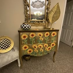Gorgeous Entry dresser it’s not include the mirror 