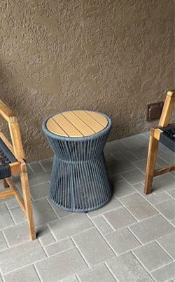 SIDE TABLE, NEW - OUTDOOR OR INDOOR. WOOD TOP & GREY ROPE BASE