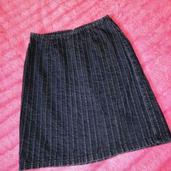 Vintage Gap size 1 pin tuck A line denim skirt WAIST: 29” LENGTH: 18”
