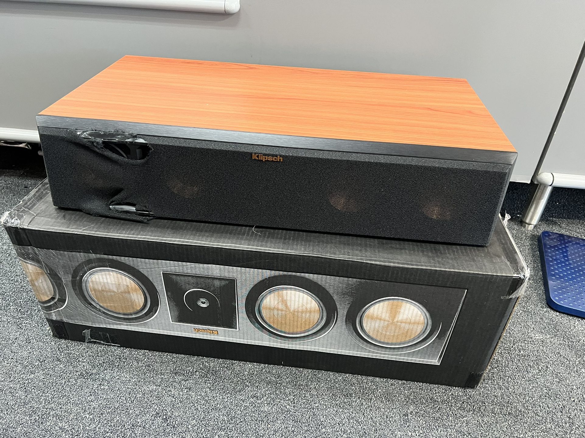 Klipsch RP440C Center Speaker in Cherry for Sale in Placentia, CA