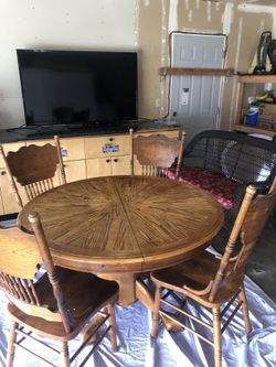 Solid Oak Table with 4 chairs (Deliver in Modesto only!!)
