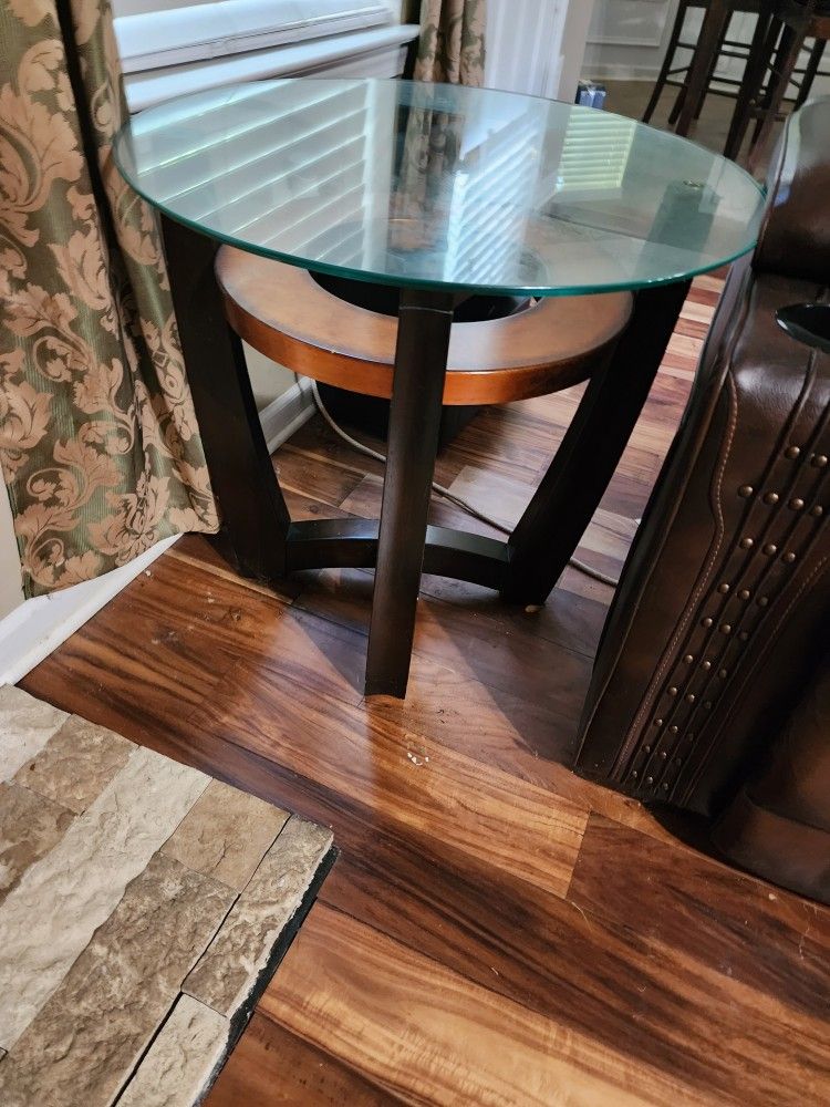 Coffee table With Matching end Tables