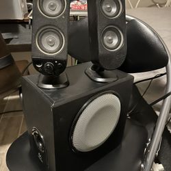 Logitech 2.1 Speaker System with Subwoofer – Z4 Series