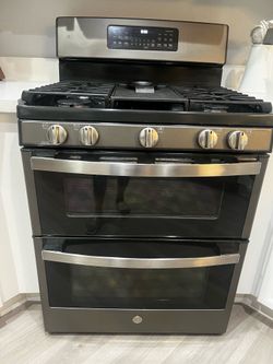 GE  30" Freestanding Double Oven Convection Gas Range