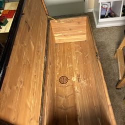 19x48x21 Lane Furniture Co. Cedar Chest