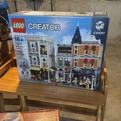 LEGO 10255 Assembly Square-Reatird New