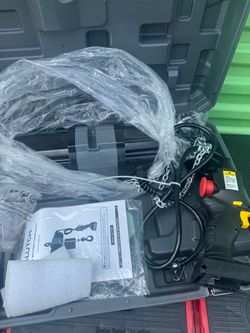 Klutch Chain Hoist Kit, KLiQ 20V, Battery-Powered, 550-Lb. Capacity, 9.85ft. Lift Height, Brushless, 4.0Ah