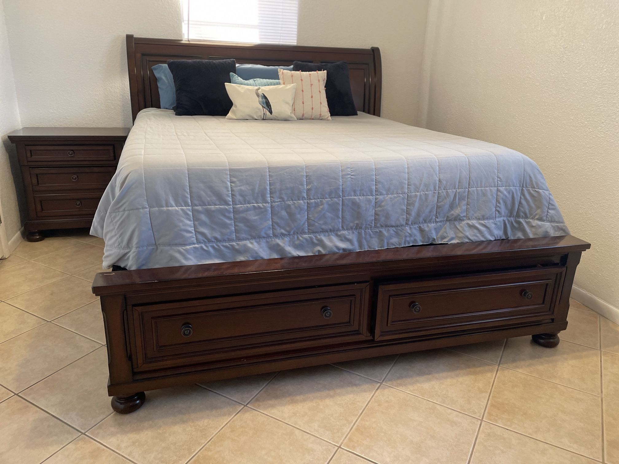 Free-California King Porter Sleigh 6 Piece Bedroom Set