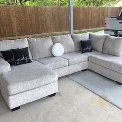 Gorgeous Sofa Brand New Condition Super Clean And Comfortable Asking 690$