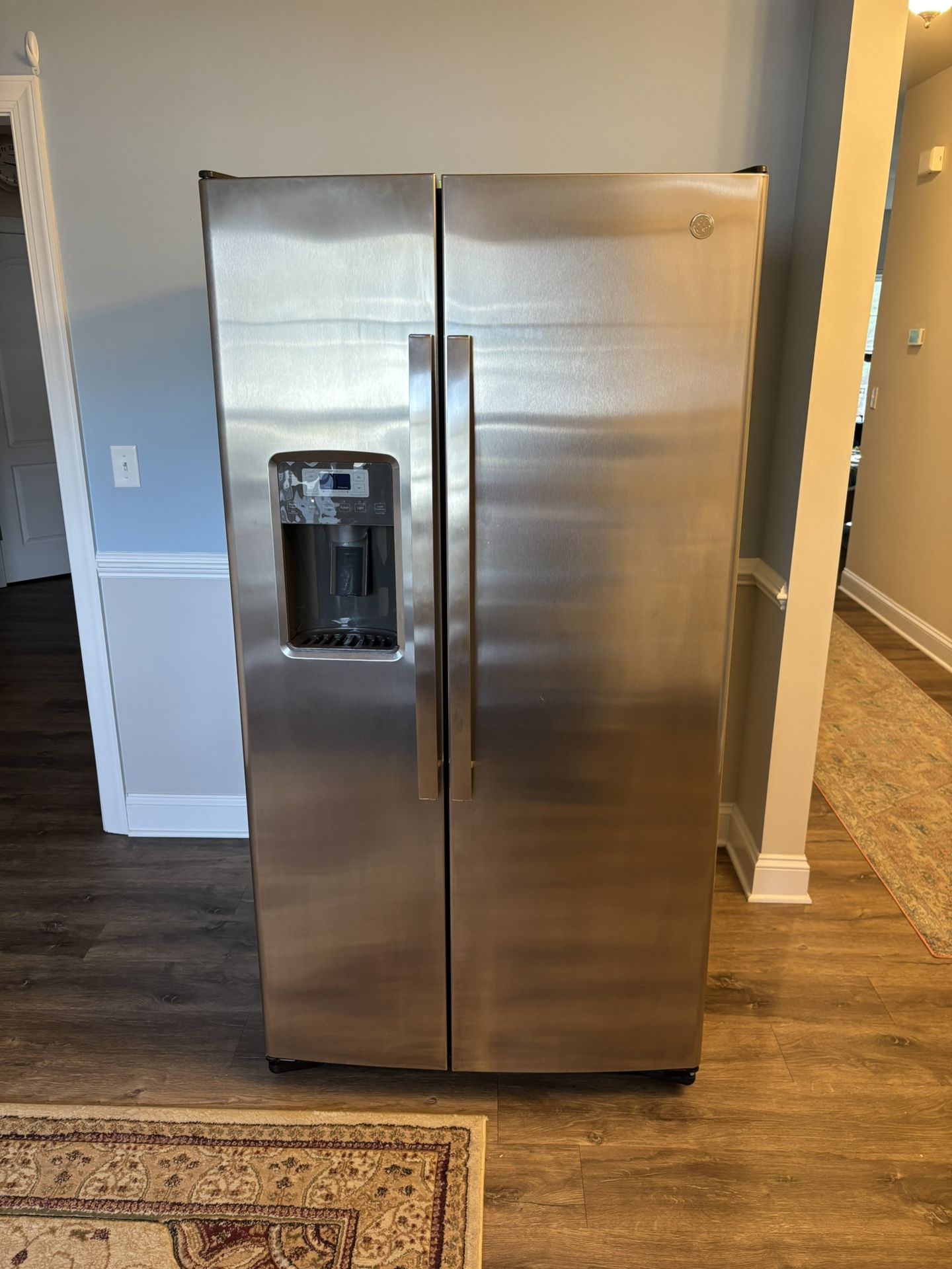 GE 25.3 Cubic Feet Side-by-Side Refrigerator