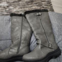 Women's Boots Size 8