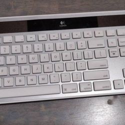 Logitech Solar Computer Wireless Laptop Desktop Keyboard Gaming 