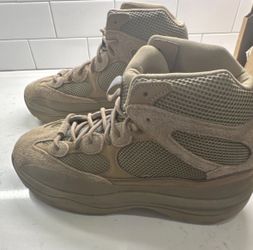 Yeezy boot rock size 13.5 men