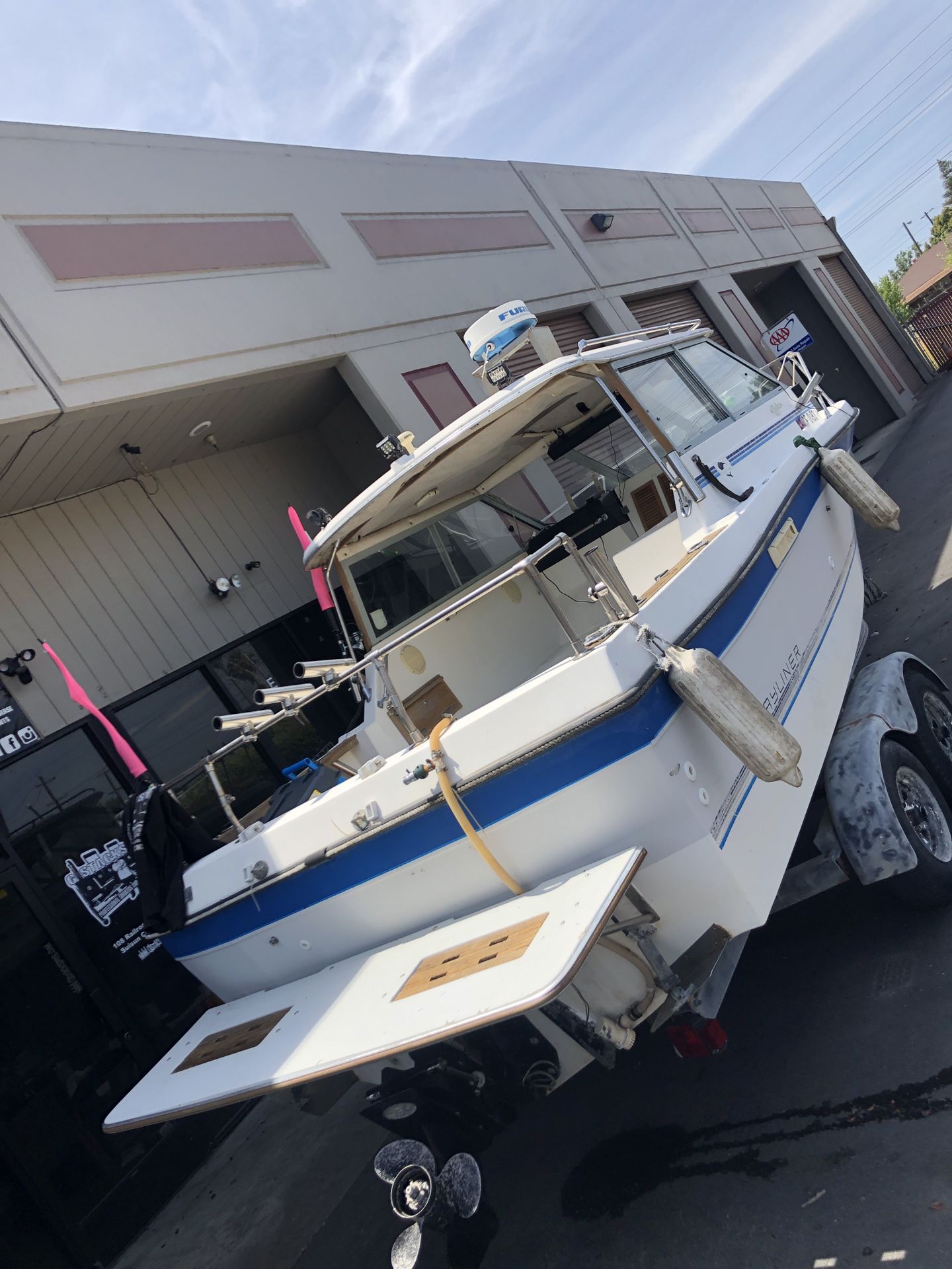1989 bayliner trophy one owner boat has been in our family for over 30 years. Has Mercruiser inboard self cooling system motor was rebuilt by D and